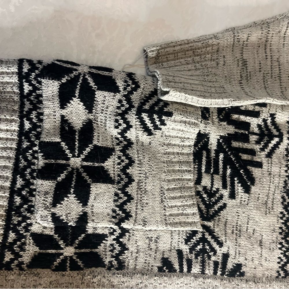 Deb Women's size Med Grey Patterned snowflake Cardigan Sweater - Picture 3 of 8